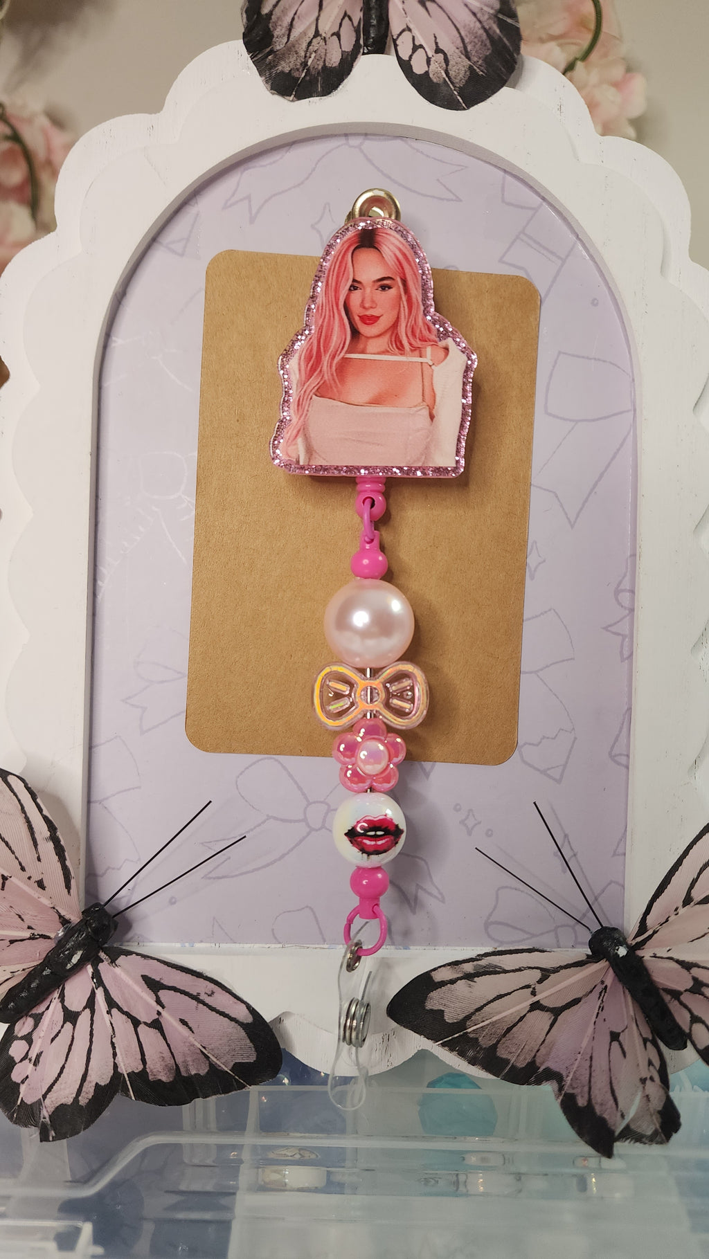 BICHOTA SEASON Badge Reel