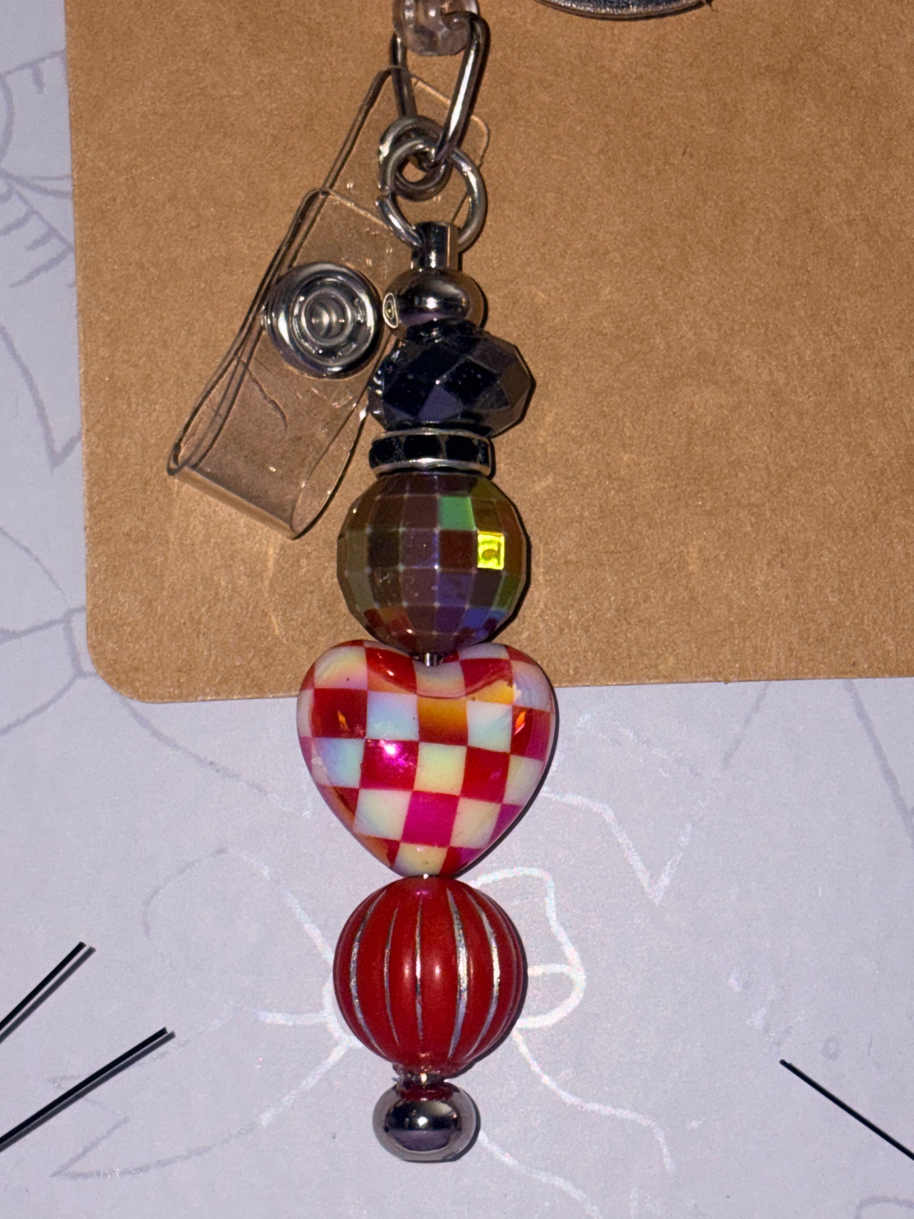 Tengo Chisme Holographic Speech Bubble Checkered Heart Beaded Badge Reel – Handmade