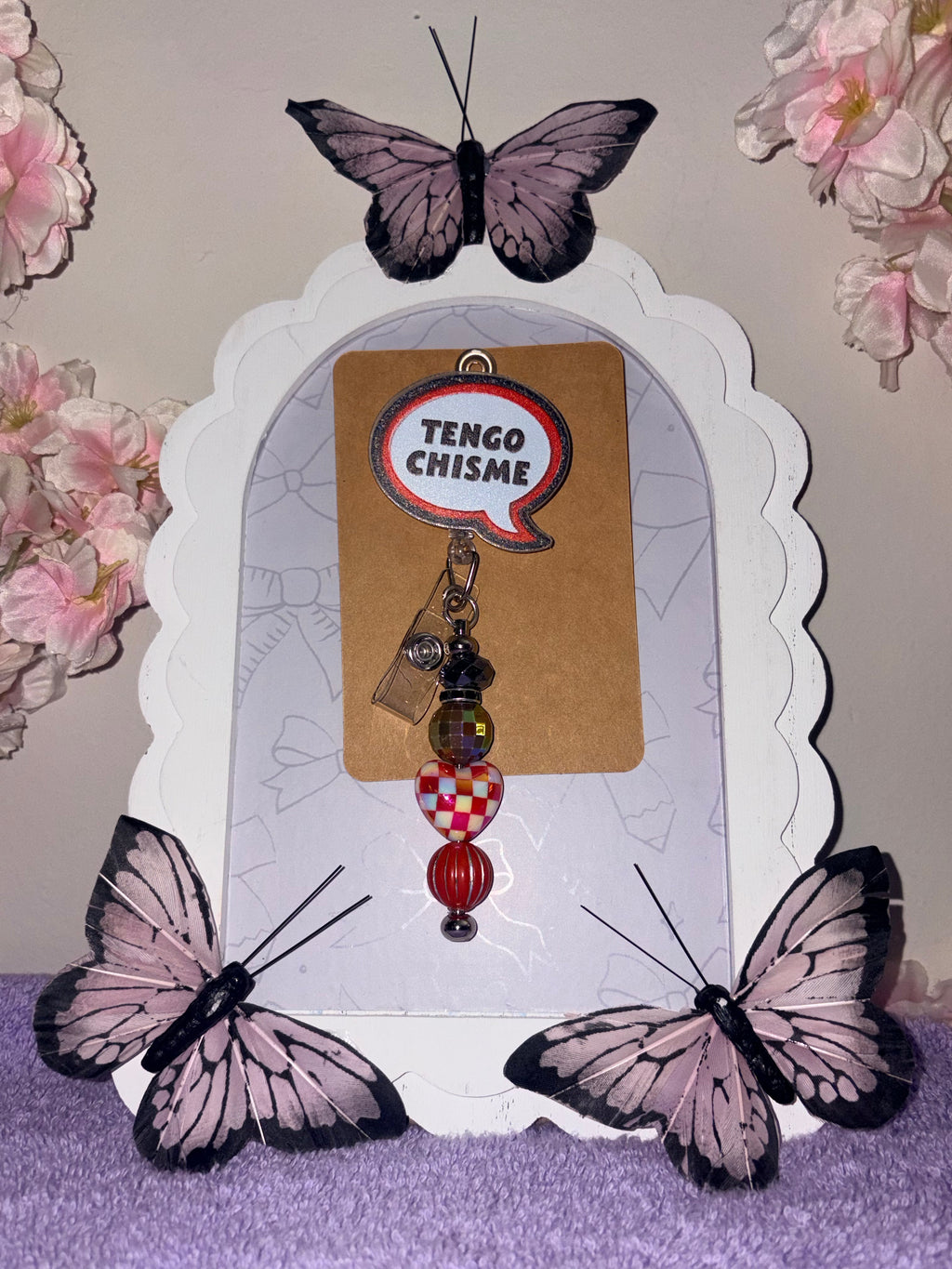 Tengo Chisme Holographic Speech Bubble Checkered Heart Beaded Badge Reel – Handmade